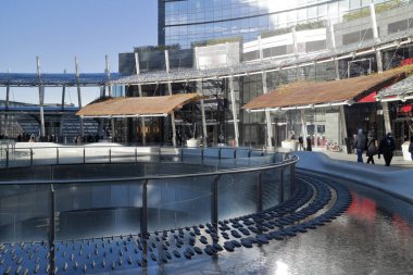 Milan, İtalya, 12 / 24 / 2018: Milano şehrindeki modern gökdelenler