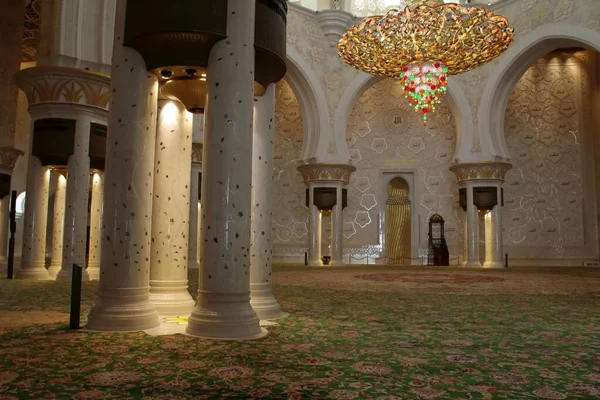Abu Dabi Şeyh Zaik Camii