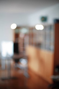 İş yerinin bulanık fotoğrafı.