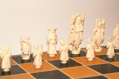 Satranç tahtasındaki eski satranç