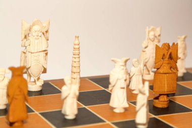 Satranç tahtasındaki eski satranç