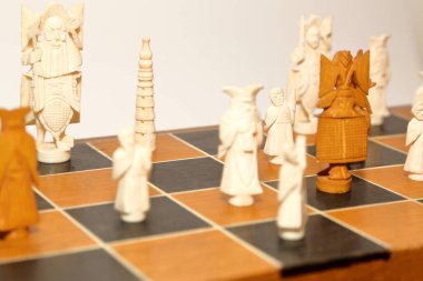 Satranç tahtasındaki eski satranç