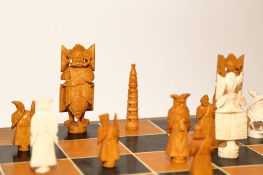 Satranç tahtasındaki eski satranç