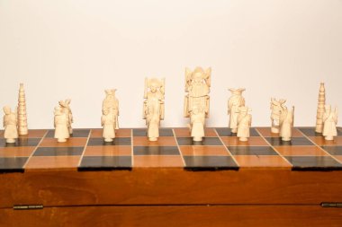 Satranç tahtasındaki eski satranç