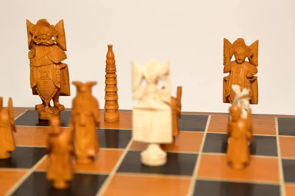 Altes Schach Auf Dem Schachbrett — Stockfoto