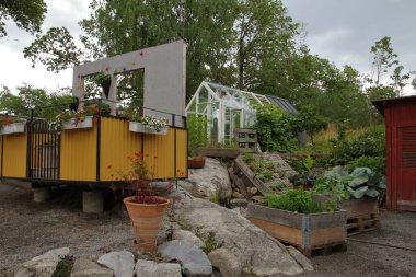 Stockholm, İsveç - 07 / 08 / 2019: Stockholm Skansen 'de cazibeler, atölyeler, zanaatkarlar ve hayvanlar sergileniyor