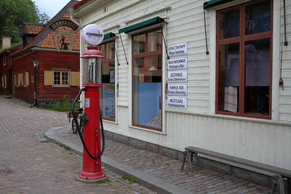 Stockholm, İsveç - 07 / 08 / 2019: Stockholm Skansen 'de cazibeler, atölyeler, zanaatkarlar ve hayvanlar sergileniyor