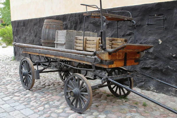 Stockholm, İsveç - 07 / 08 / 2019: Stockholm Skansen 'de cazibeler, atölyeler, zanaatkarlar ve hayvanlar sergileniyor