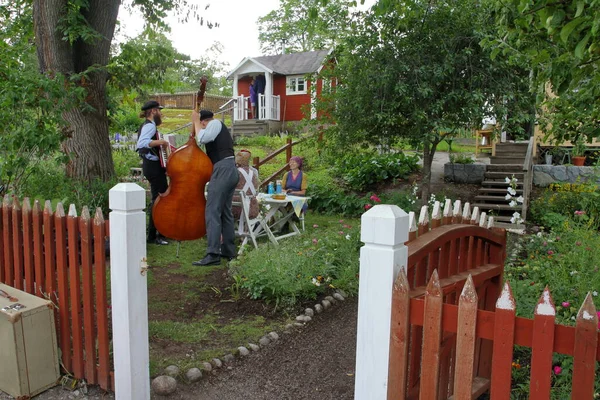 Stockholm, İsveç - 07 / 08 / 2019: Stockholm Skansen 'de cazibeler, atölyeler, zanaatkarlar ve hayvanlar sergileniyor