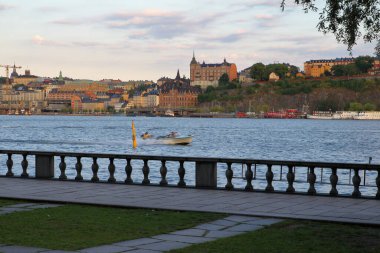 Stockholm, İsveç - 07 / 08 / 2019: Stockholm Belediye Binası önünde