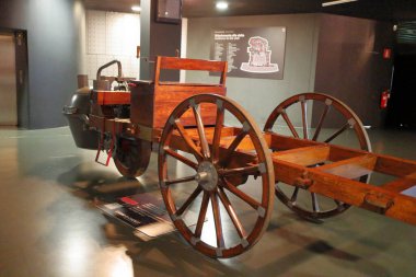 Torino, İtalya - 07 / 04 / 2018: Prototipler, klasik arabalar ve otomasyon araçlarının Torino 'daki Otomobil Müzesinde sergilenmesi