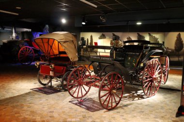 Torino, İtalya - 07 / 04 / 2018: Prototipler, klasik arabalar ve otomasyon araçlarının Torino 'daki Otomobil Müzesinde sergilenmesi