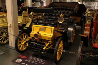 Torino, İtalya - 07 / 04 / 2018: Prototipler, klasik arabalar ve otomasyon araçlarının Torino 'daki Otomobil Müzesinde sergilenmesi