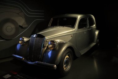 Torino, İtalya - 07 / 04 / 2018: Prototipler, klasik arabalar ve otomasyon araçlarının Torino 'daki Otomobil Müzesinde sergilenmesi