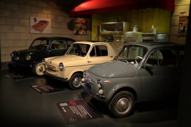 Torino, İtalya - 07 / 04 / 2018: Prototipler, klasik arabalar ve otomasyon araçlarının Torino 'daki Otomobil Müzesinde sergilenmesi