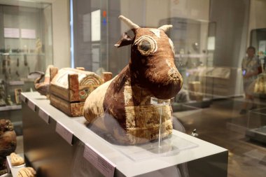 Torino, İtalya - 07 / 04 / 2018: Mısır 'ın Torino Müzesinde mumyalar, eserler ve Mısırlıların bulguları sergileniyor