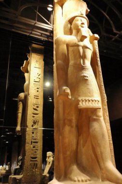 Torino, İtalya - 07 / 04 / 2018: Mısır 'ın Torino Müzesinde mumyalar, eserler ve Mısırlıların bulguları sergileniyor