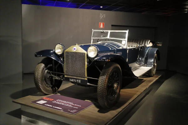 イタリア トリノ 2018 トリノの自動車博物館でのプロトタイプ ヴィンテージカー 自動化ツールの展示 — ストック写真