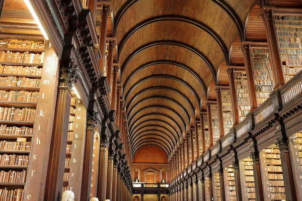 Dublin, İrlanda - 06 / 27 / 2016: Dublin 'deki Trinity College kompleksi