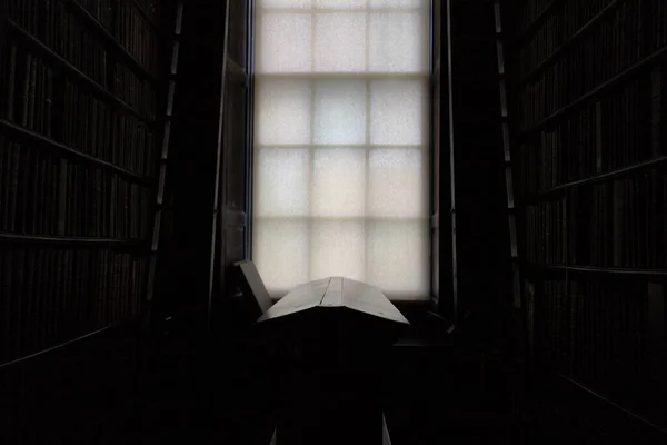 Dublin, İrlanda - 06 / 27 / 2016: Dublin 'deki Trinity College kompleksi