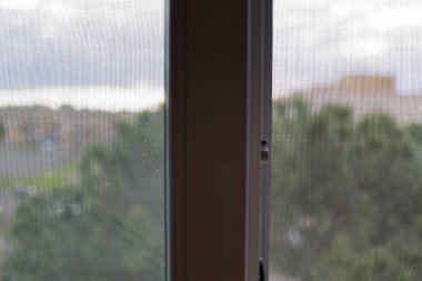 PVC penceresinde sivrisinek ağı