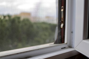 PVC penceresinde sivrisinek ağı