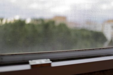 PVC penceresinde sivrisinek ağı