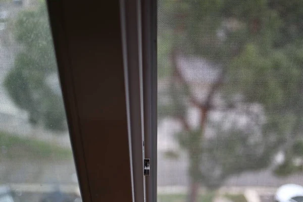 PVC penceresinde sivrisinek ağı