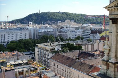 Budapeşte, Macaristan - 10 / 07 / 2020: Macaristan 'ın Budapeşte kenti sokaklarının manzarası
