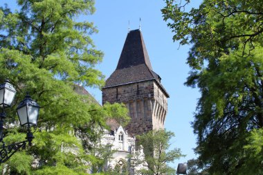 Budapeşte, Macaristan - 10 / 07 / 2020: Macaristan 'ın Budapeşte kenti sokaklarının manzarası