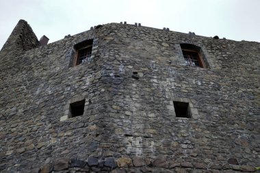 Hollk, Macaristan - 12 / 07 / 2020: Macaristan 'daki Hollk Kalesinin içi ve dışı