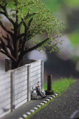 Romantik unutulmaz anlar için resimli fotoğraf, Yaşlı Çift Mini figürü, yayaya doğru yürüyen oyuncak. 