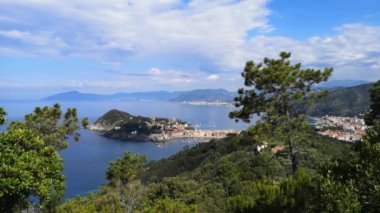 Sestri Levante ve Tigullio Körfezi 'nin havadan panoramik görüntüsü