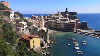 Cinque Terre 'deki Vernazza' nın panoramik hava görüntüsü