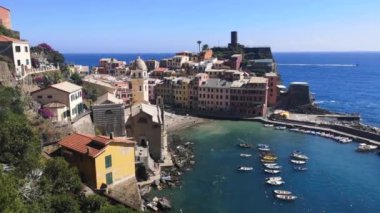 Cinque Terre 'deki Vernazza' nın panoramik hava görüntüsü