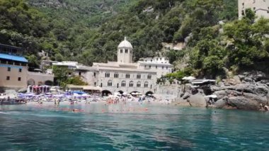 San Fruttuoso 'nun denize açılan bir tekneden panoramik görüntüsü