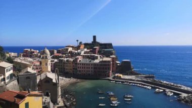 Cinque Terre 'deki Vernazza' nın panoramik hava görüntüsü
