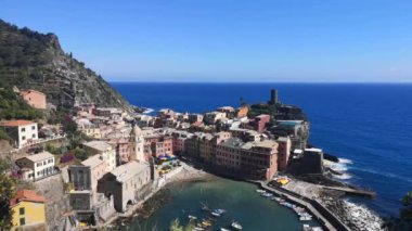 Cinque Terre 'deki Vernazza' nın panoramik hava görüntüsü