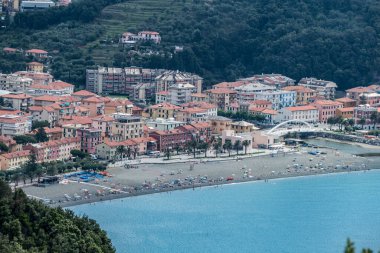 Punta Manara 'dan Riva Trigoso' nun panoramik hava görüntüsü