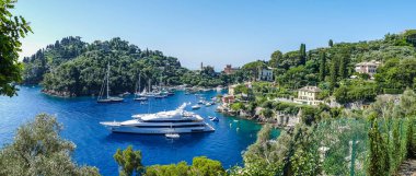 Portofino, İtalya - 06 / 30 / 2020: körfezin havadan görünüşü