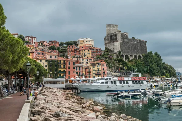 Lerici Met Haven Gekleurde Huizen Het Kasteel — Stockfoto