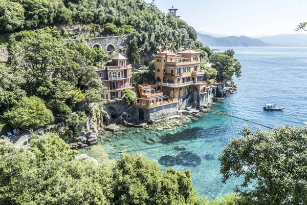 Portofino Yeşil Suyla Güzel Bir Koy — Stok fotoğraf