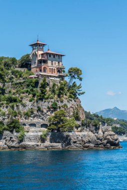 Portofino, İtalya - 07 / 02 / 2020: sahil üzerindeki güzel tarihi ev 