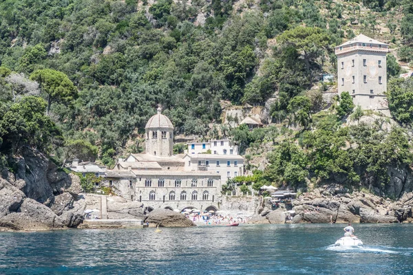 Bahía San Fruttuoso Con Agua Verde Abadía Cerca Playa — Foto de Stock