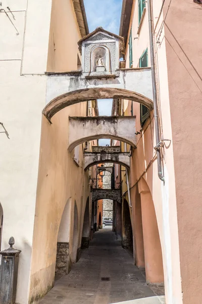 Serie Arcos Una Calle Estrecha Varese Ligure — Foto de Stock