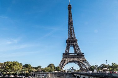 Paris 'teki Eyfel Kulesi' nin panoramik manzarası