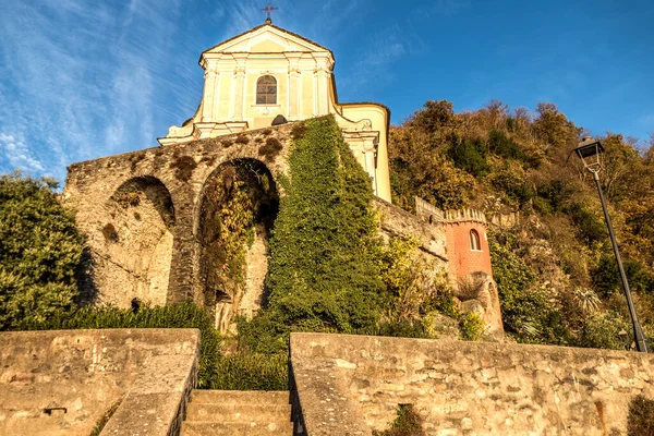 Krásný Kostel Maccagno Proti Modré Obloze — Stock fotografie
