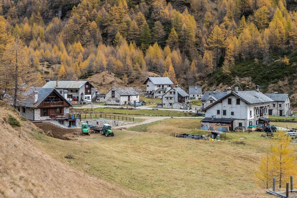 Colori Dell Autunno All Alpe Devero Crampiolo Piccolo Borgo Montagna — Foto Stock