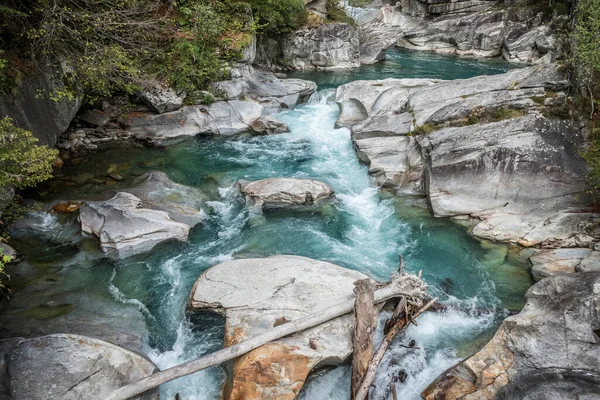 Los Baches Los Gigantes Río Toce Con Agua Verde Cascada — Foto de Stock