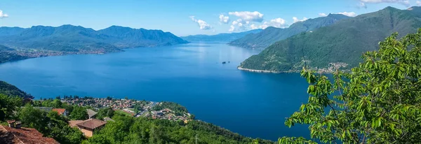 Κεραία Ευρεία Άποψη Γωνία Στη Λίμνη Maggiore Και Τις Άλπεις — Φωτογραφία Αρχείου